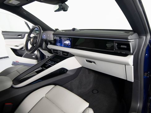 Certified 2025 Porsche Macan 4S Electric image 30