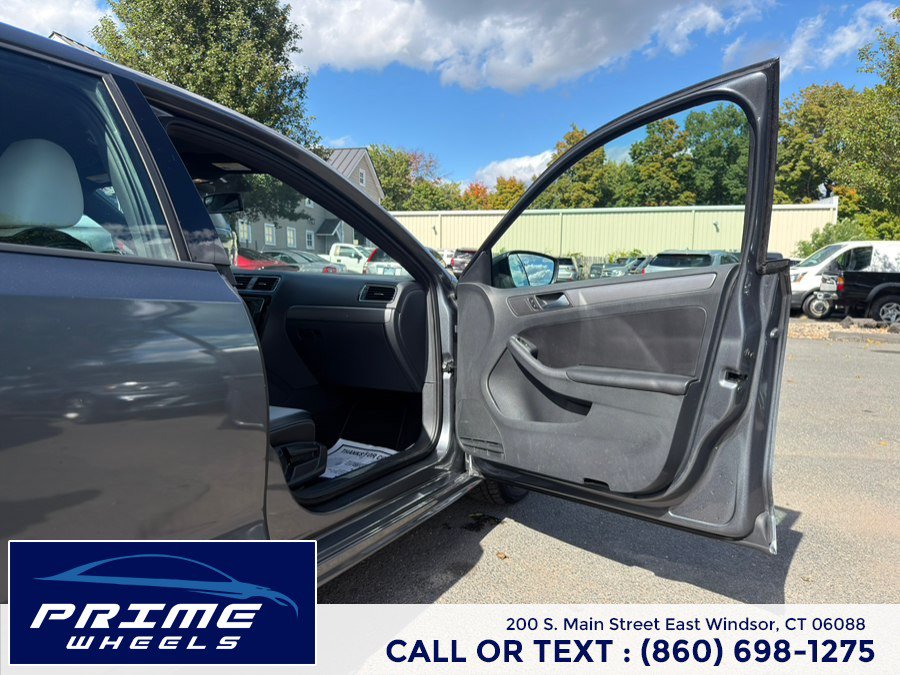 Used 2016 Volkswagen Jetta Sport FWD image 16