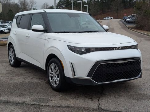 Used 2024 Kia Soul LX image 3