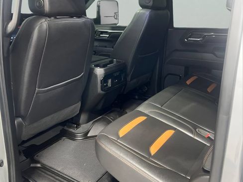 Used 2024 GMC Sierra 2500 AT4 w/ AT4 Premium Plus Package AWD/4WD image 10