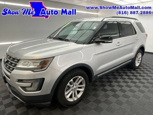 Used 2017 Ford Explorer XLT FWD image 1
