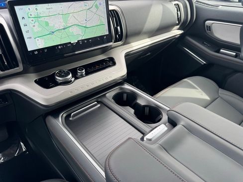 New 2025 Ford Expedition Active image 36