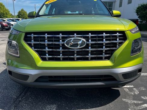 Certified 2024 Hyundai Venue SEL FWD image 19