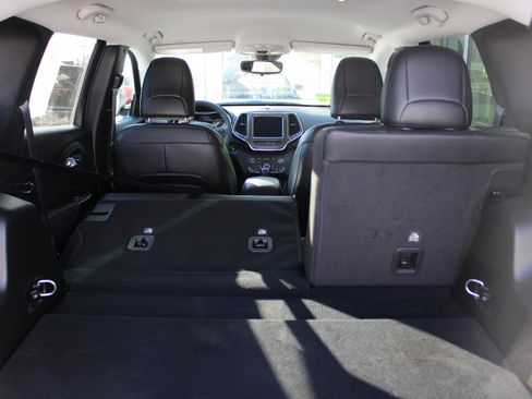 Used 2022 Jeep Cherokee Trailhawk image 40