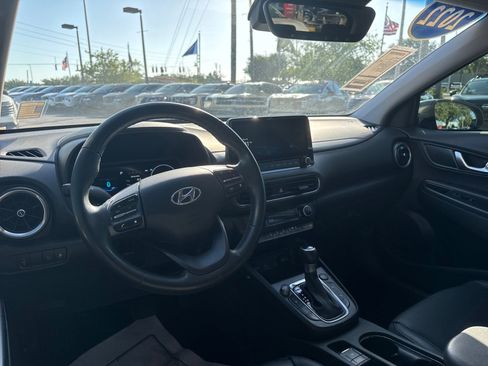 Used 2022 Hyundai Kona Limited FWD image 12