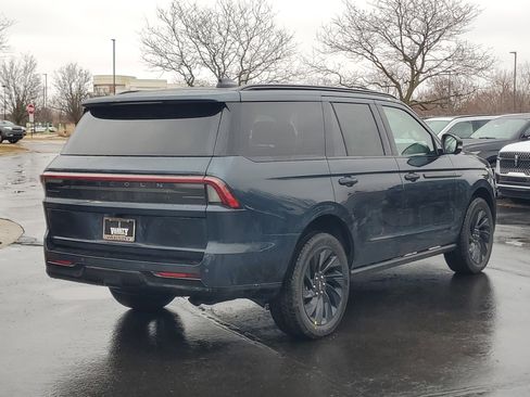 New 2026 Lincoln Navigator Reserve w/ Jet Appearance Package image 4