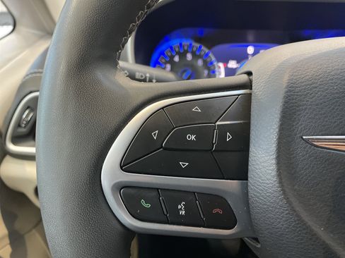 Used 2022 Chrysler Pacifica Touring-L image 22