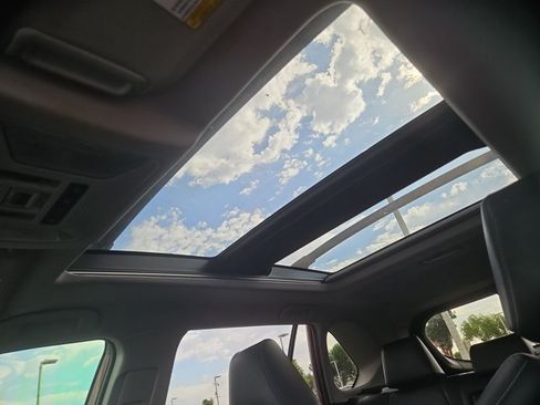 Used 2019 Toyota RAV4 Limited w/ Advanced Technology Package FWD image 22