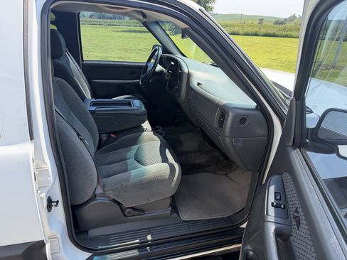 Used 2003 Chevrolet Avalanche 4x4 image 16