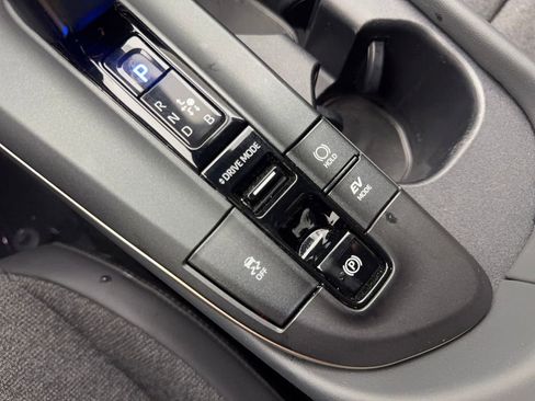 Used 2023 Toyota Crown XLE image 69