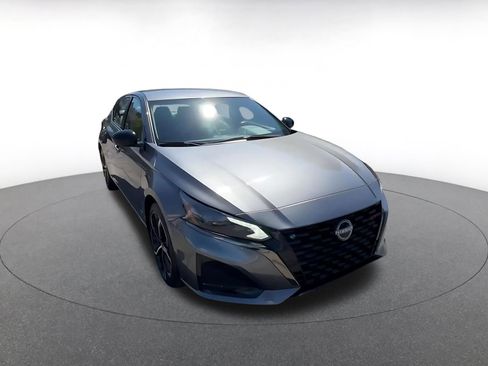 Used 2025 Nissan Altima 2.5 SR image 3