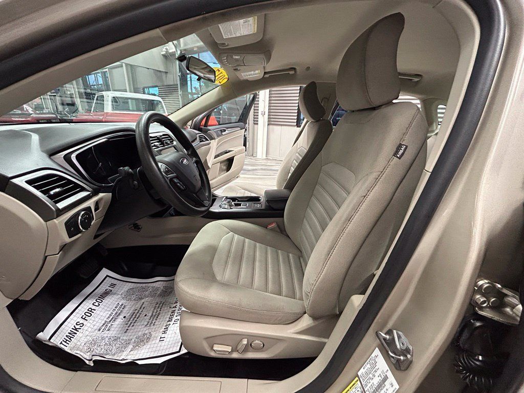 Used 2017 Ford Fusion SE FWD image 51