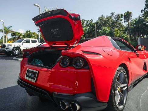 Used 2022 Ferrari 812 GTS image 21