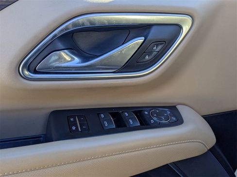 Used 2021 Chevrolet Suburban Premier image 11