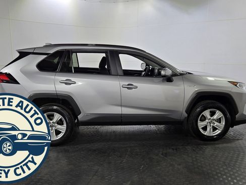 Used 2020 Toyota RAV4 XLE image 8