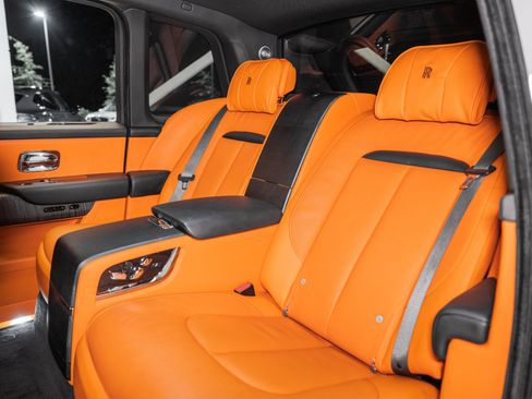 Used 2022 Rolls-Royce Cullinan w/ Dark Exterior Package image 20