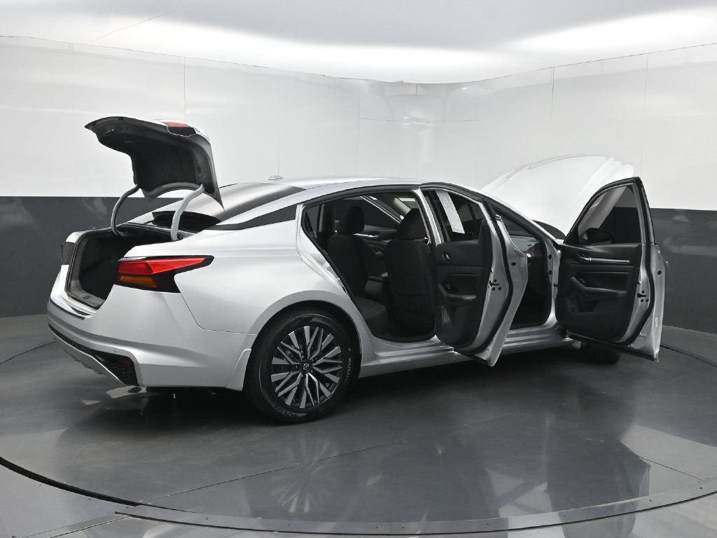 Used 2023 Nissan Altima 2.5 SV FWD image 35