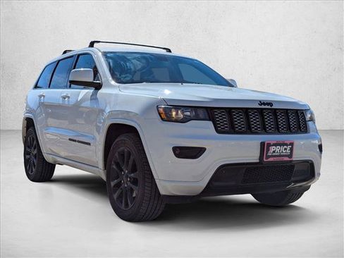 Used 2020 Jeep Grand Cherokee Altitude image 3