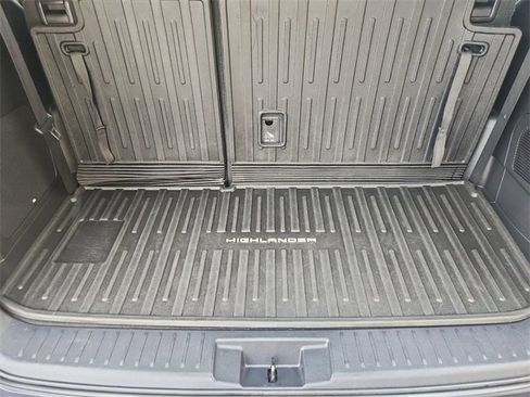 Used 2021 Toyota Highlander Limited image 26