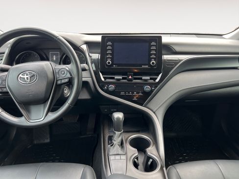 Used 2024 Toyota Camry SE image 11