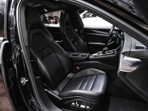 Used 2018 Porsche Panamera 4 image 30