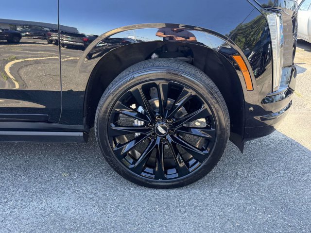 Certified 2025 Cadillac Escalade ESV Sport Platinum w/ LPO, ONYX Package AWD/4WD image 7