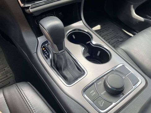 Used 2022 Jeep Grand Cherokee Limited AWD/4WD image 19