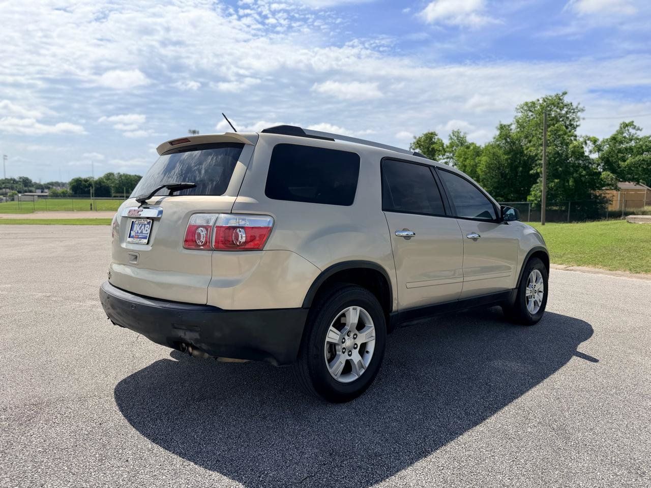 Used 2010 GMC Acadia SLE FWD image 3