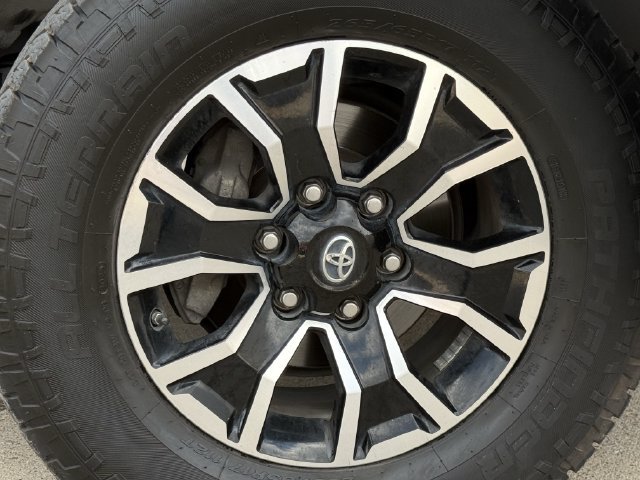 Used 2020 Toyota Tacoma TRD Sport w/ Technology Package RWD image 11