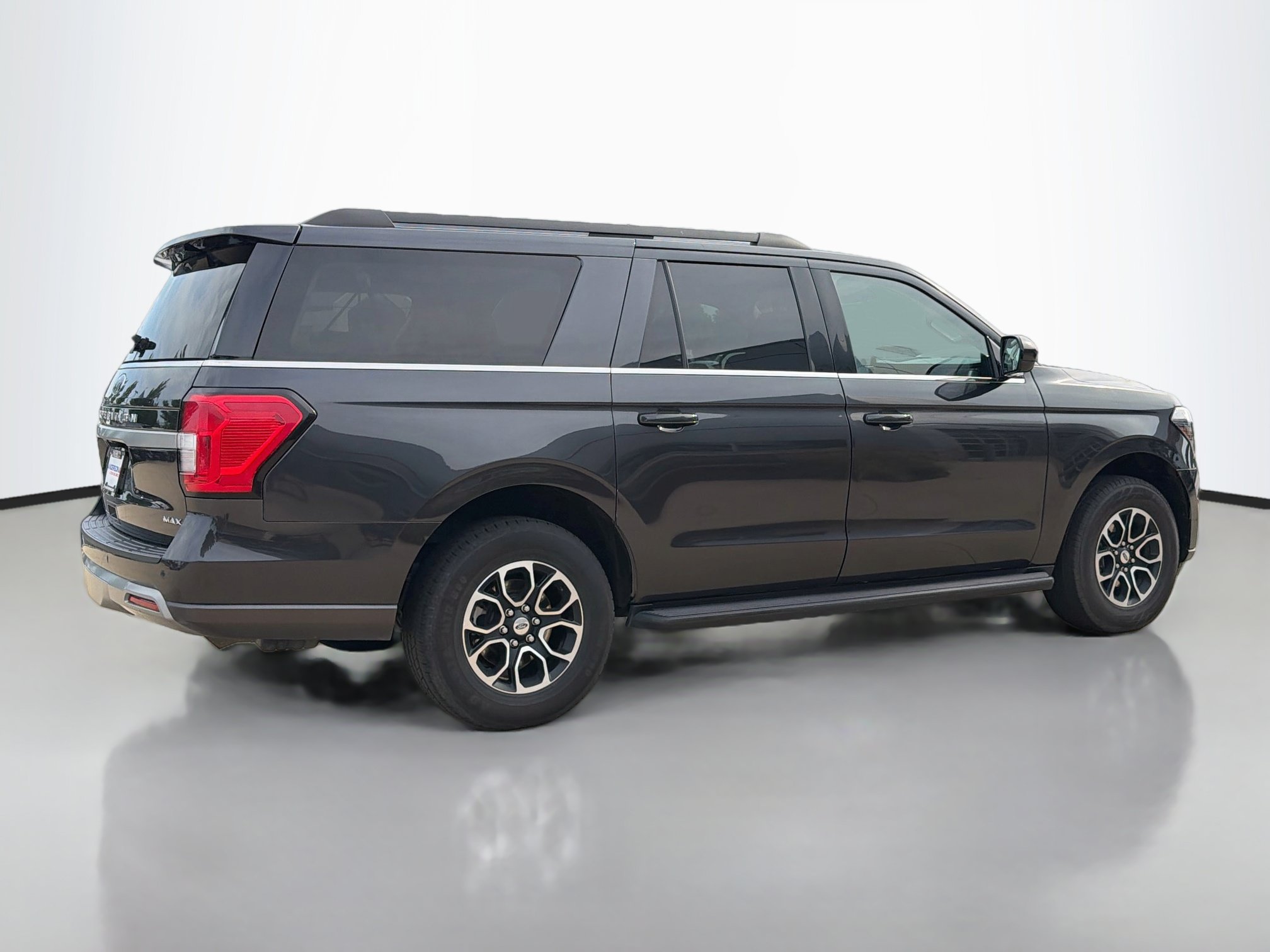 Used 2024 Ford Expedition Max XLT AWD/4WD image 2