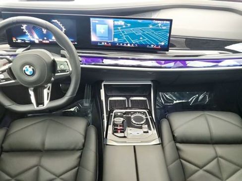 Used 2025 BMW 740i image 20