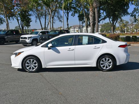 Certified 2023 Toyota Corolla LE image 2