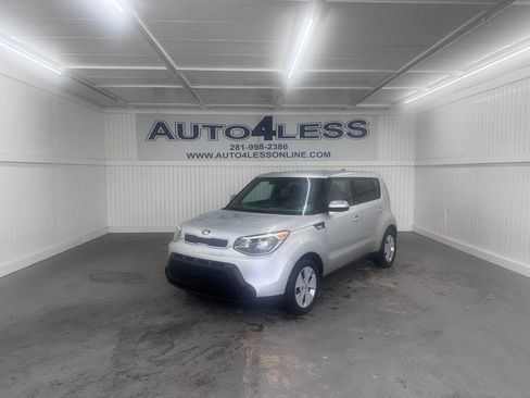Used 2014 Kia Soul FWD image 1