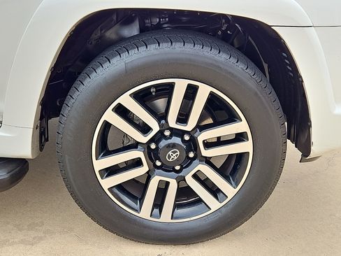 Used 2011 Toyota 4Runner SR5 w/ Convenience Pkg RWD image 5