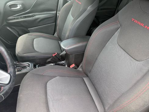 Used 2015 Jeep Renegade Trailhawk AWD/4WD image 12