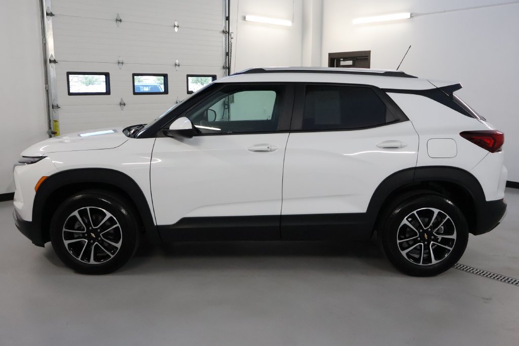 Used 2025 Chevrolet TrailBlazer LT AWD/4WD image 4