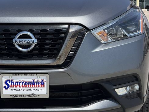Used 2019 Nissan Kicks SR w/ SR Premium Package FWD image 8