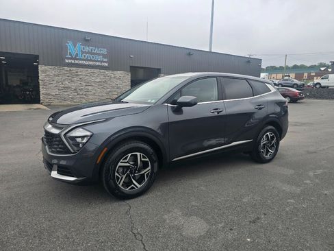 Used 2023 Kia Sportage LX AWD/4WD image 3