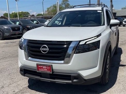 New 2025 Nissan Pathfinder SV w/ SV Premium Package image 8
