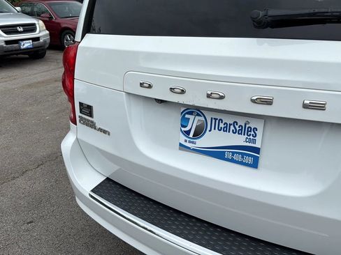 Used 2015 Dodge Grand Caravan R/T image 23