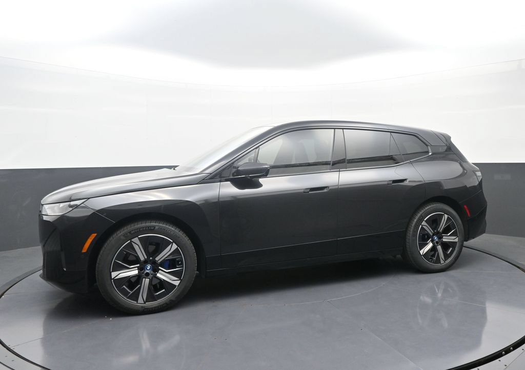 Used 2024 BMW iX xDrive50 w/ Sport Package AWD/4WD image 4