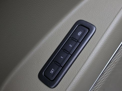 Used 2019 Chevrolet Tahoe Premier RWD image 18