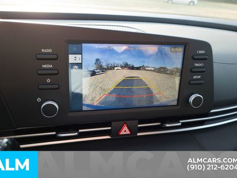 Used 2025 Hyundai Elantra SE image 22