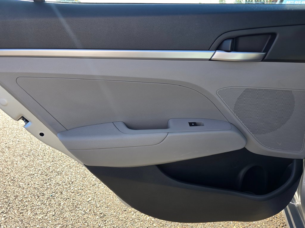 Used 2019 Hyundai Elantra SE FWD image 13