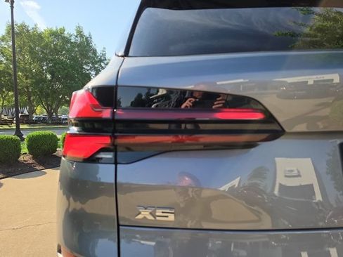 Used 2026 BMW X5 M60i AWD/4WD image 11