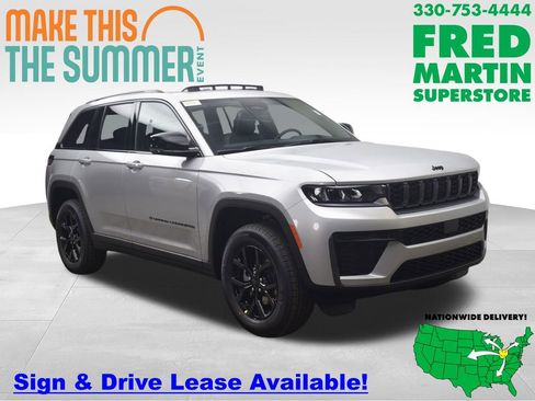 New 2026 Jeep Grand Cherokee Altitude AWD/4WD image 1