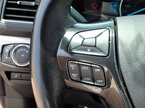 Used 2018 Ford Explorer XLT w/ Equipment Group 202A FWD image 16