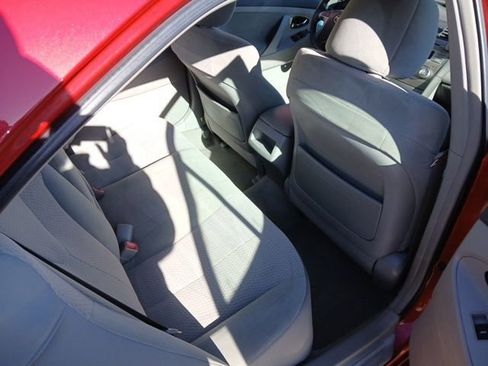 Used 2010 Toyota Camry LE image 13