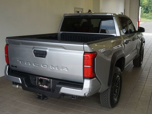 Certified 2025 Toyota Tacoma TRD Off-Road AWD/4WD image 13