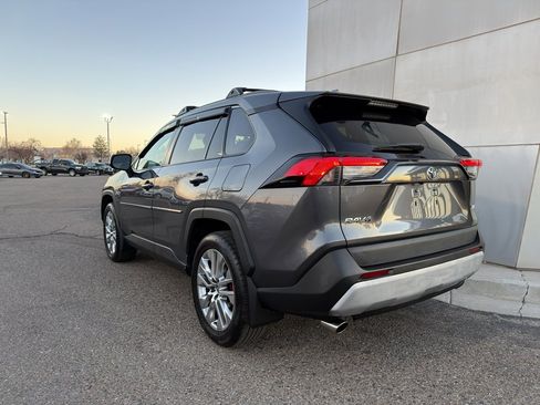 Used 2021 Toyota RAV4 XLE Premium image 8